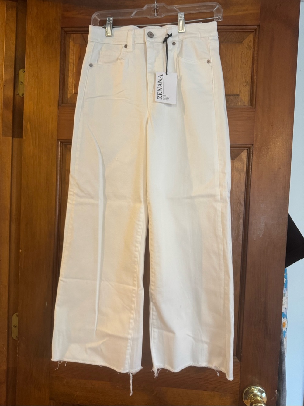 Zenana Outfitters Cream Wide-Leg High Rise Jeans. NWT. Size 28.